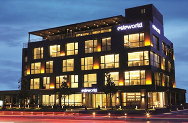 Esteworld Altunizade Cerrahi Kompleksi Ön Cephe Görünümü